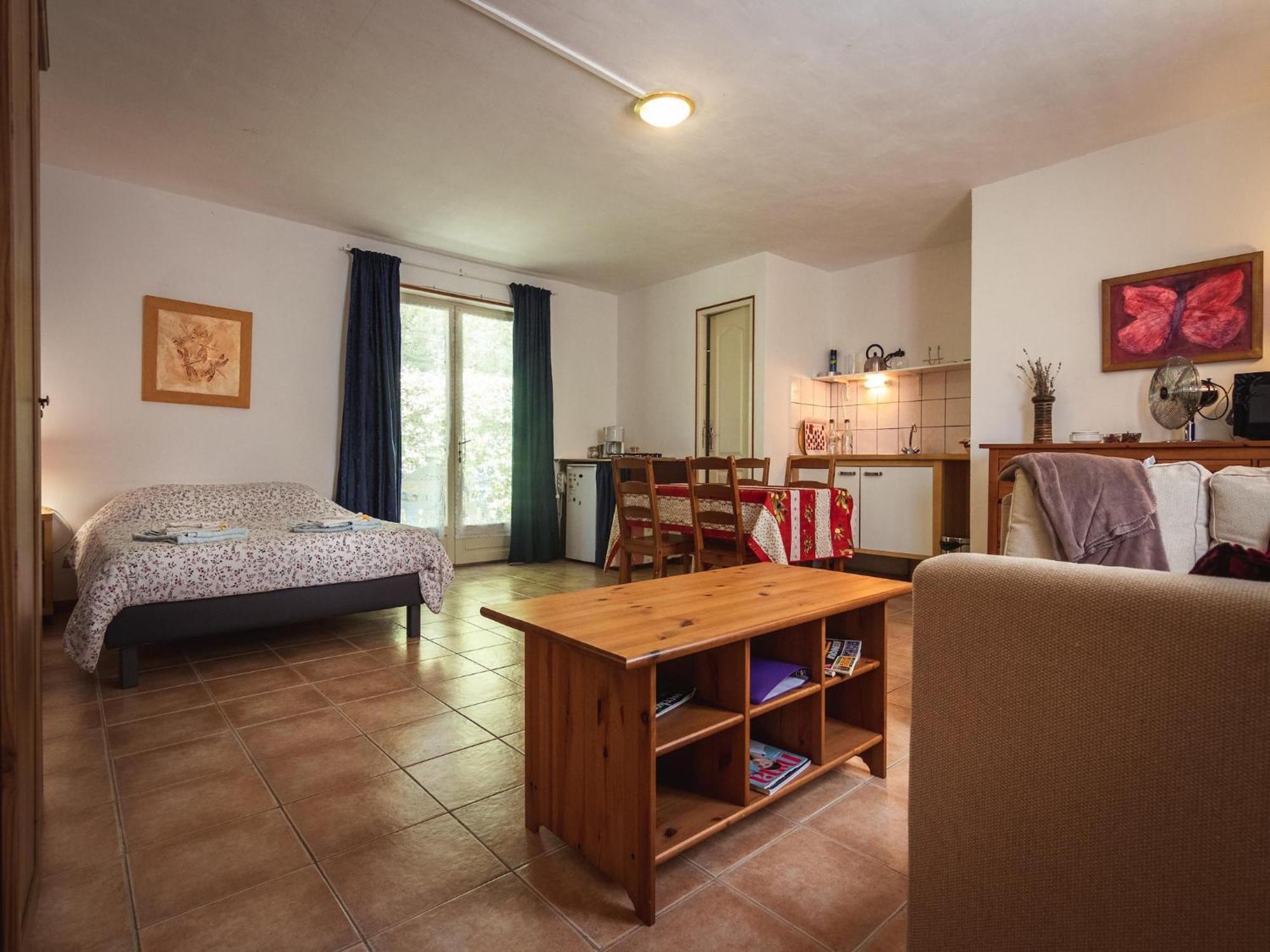 Appealing Apartment In Vezac With Swimming Pool Бенак-е-Казнак Екстер'єр фото